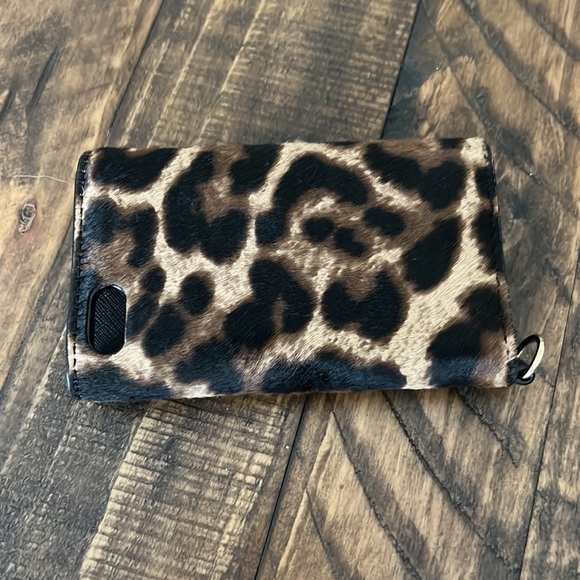 Michael Kors Leopard Cheetah Calf Hair Phone Case Wristlet - Picture 2 of 4